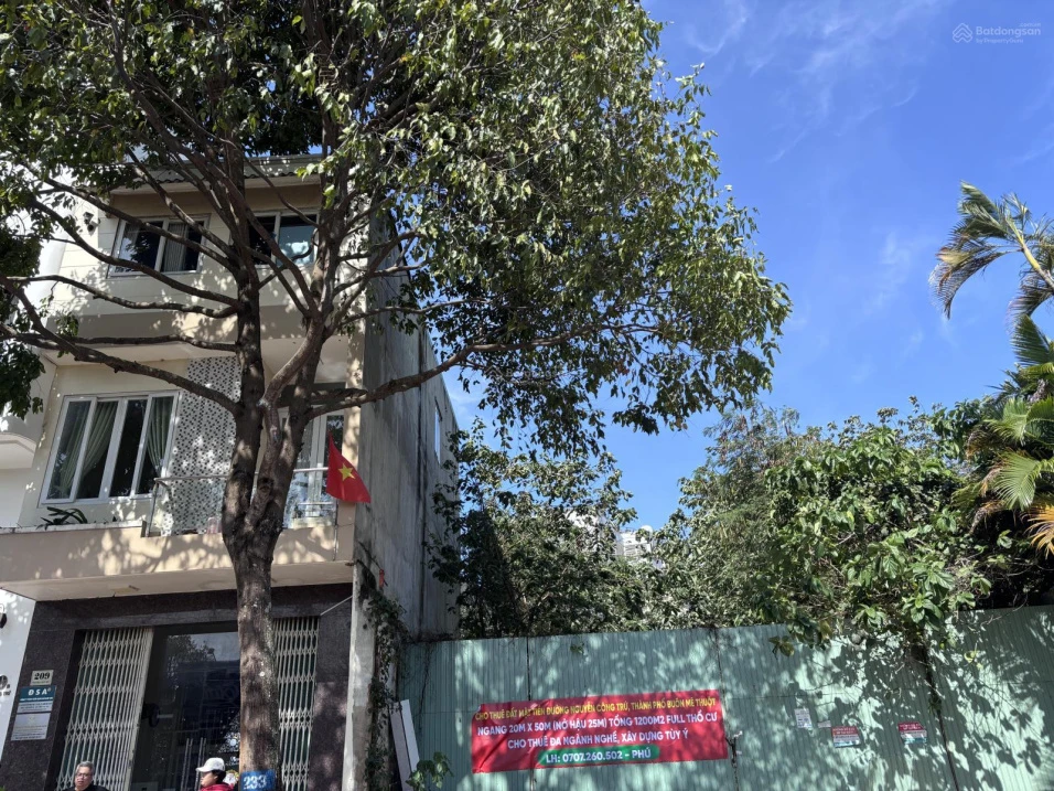 MTKD Nguyễn Công Trứ, TP Buôn Ma Thuột. Ngang 5m x 17m, full thổ cư 100%, 1 trệt 3 tầng, HĐT lâu - Ảnh 1