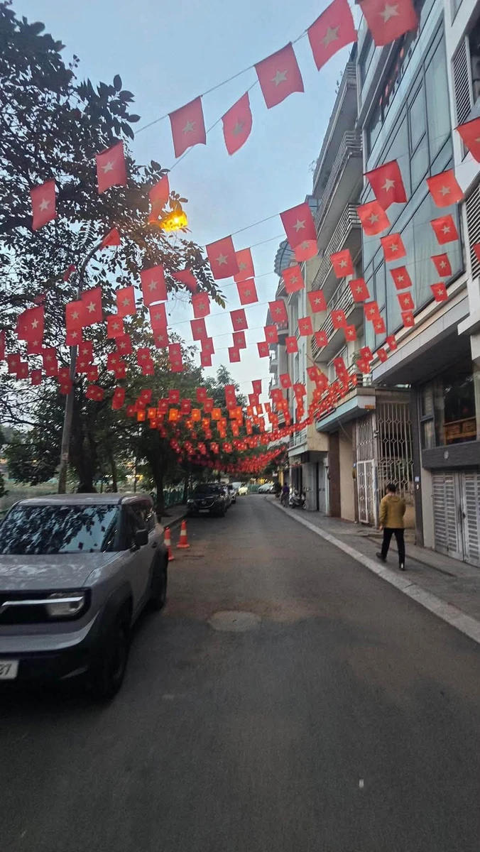 Bán nhà mặt phố Vũ Miên view Hồ Tây 128m2, 8 tầng thang máy, dòng tiền 1,8 tỷ/năm - Ảnh 1