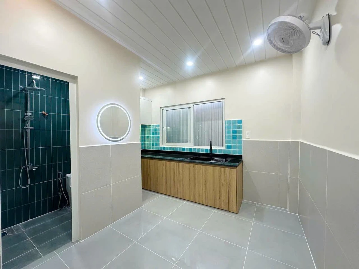 Bán nhà trệt lầu 60m2 2 phòng ngủ Rạch Giá 1 tỷ 450 triệu - Ảnh thu nhỏ 2