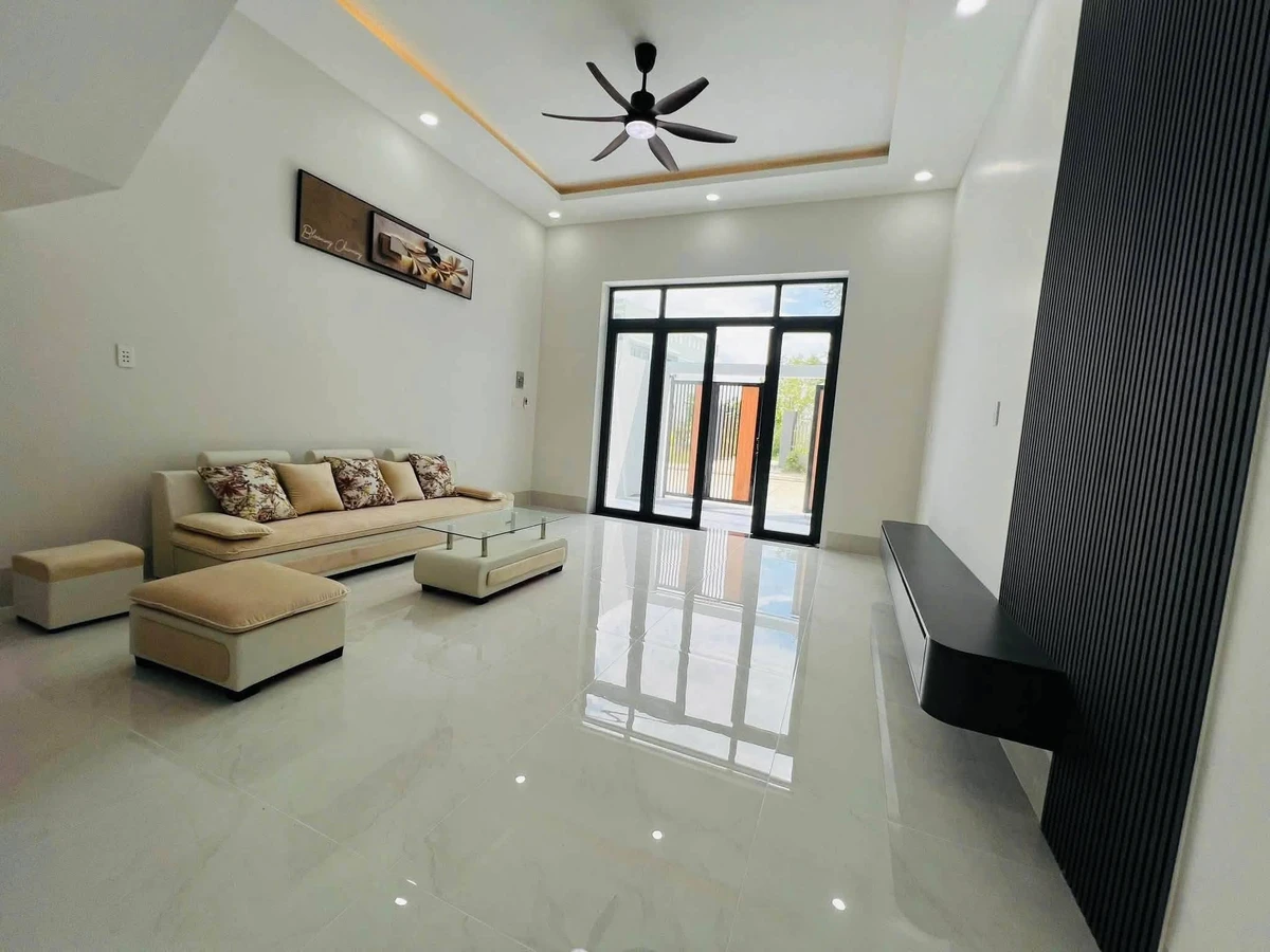Bán nhà mới xây 1 trệt 1 lầu 100m2 KDC Đại Dương, gần AEON Tân An, giá 3,199 tỷ - Ảnh thu nhỏ 2