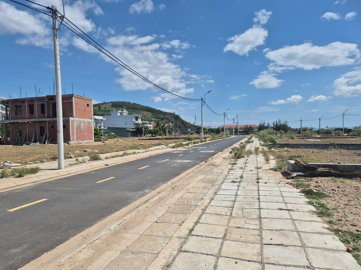 Bán đất full thổ cư 108m² ở Sông Cầu, gần biển 200m - Ảnh 1