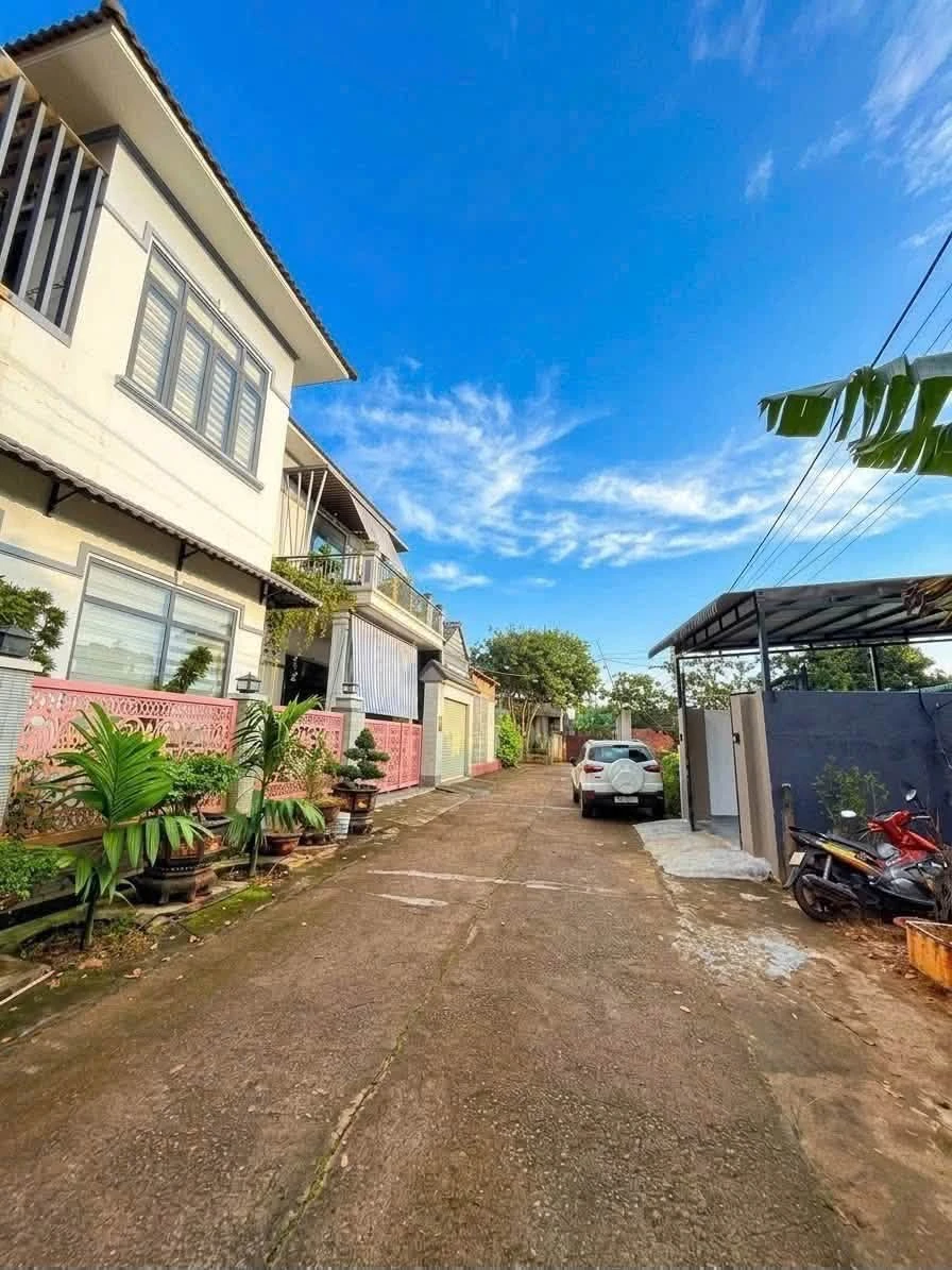 Bán nhà mặt tiền 132m² 3 phòng ngủ, sân bãi, 2 tỷ Bình Tân - Ảnh thu nhỏ 2