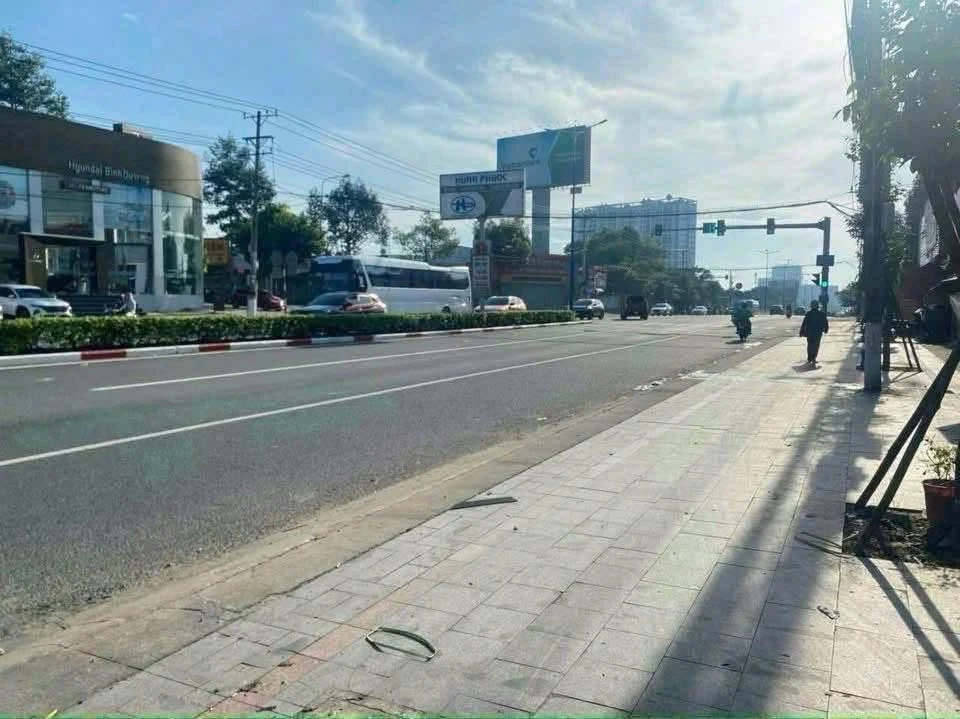 Bán đất mặt tiền Quốc Lộ 13, 704m², 63 triệu/m² - Ảnh thu nhỏ 4