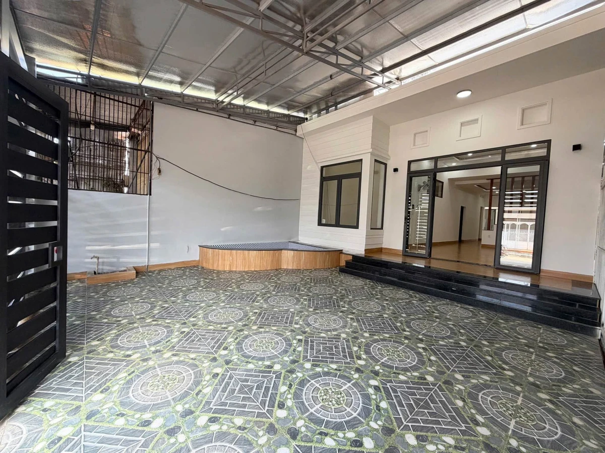 Bán nhà mặt tiền Nơ Trang Gư, trung tâm Buôn Ma Thuột, gần 200m², 7 tỷ 900 triệu - Ảnh 1