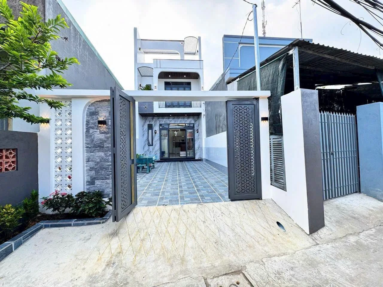 Bán nhà 1 trệt 1 lầu 5x24m, 3PN, SHR, trung tâm Thị trấn Đức Hòa, giá 2,8 tỷ - Ảnh 1