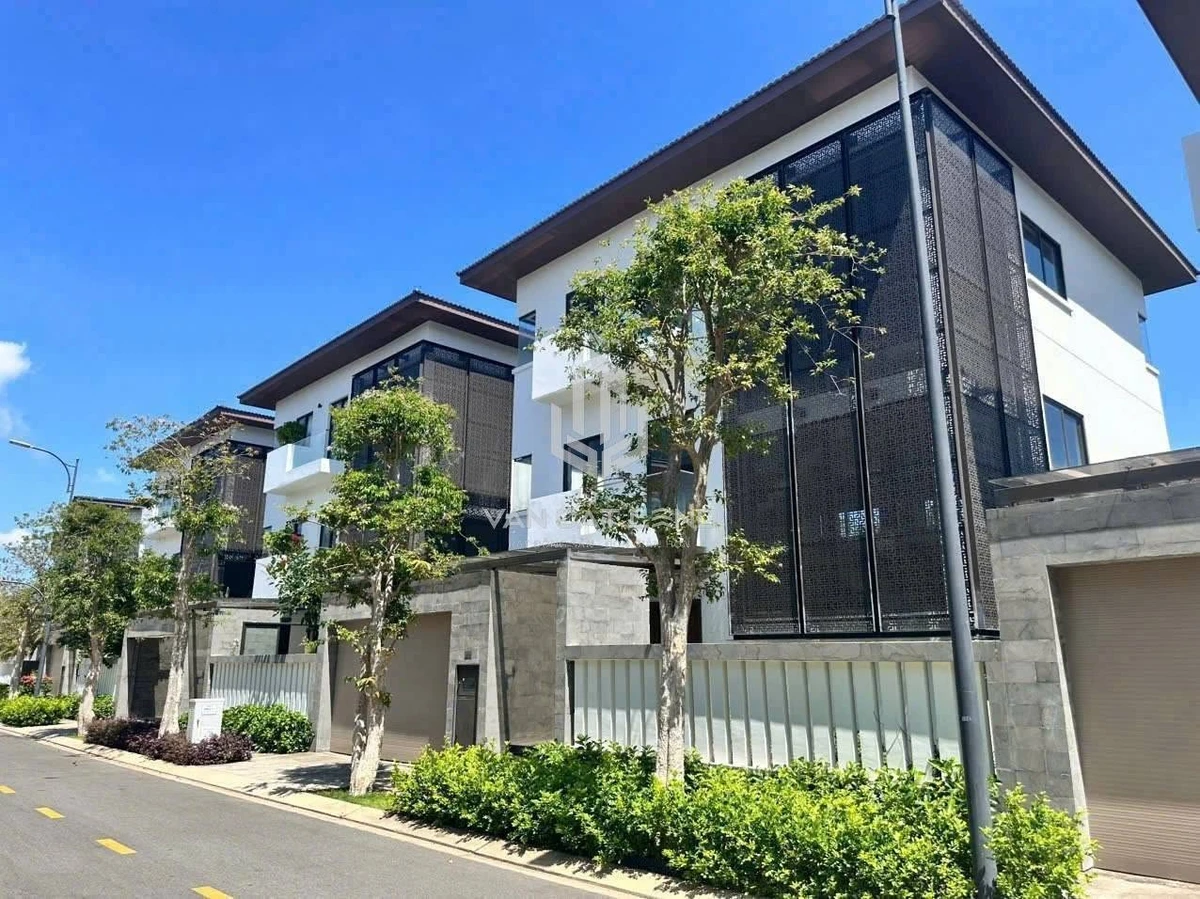 Bán biệt thự đơn lập LaVida 273m² view hồ, 32 tỷ - Ảnh 1