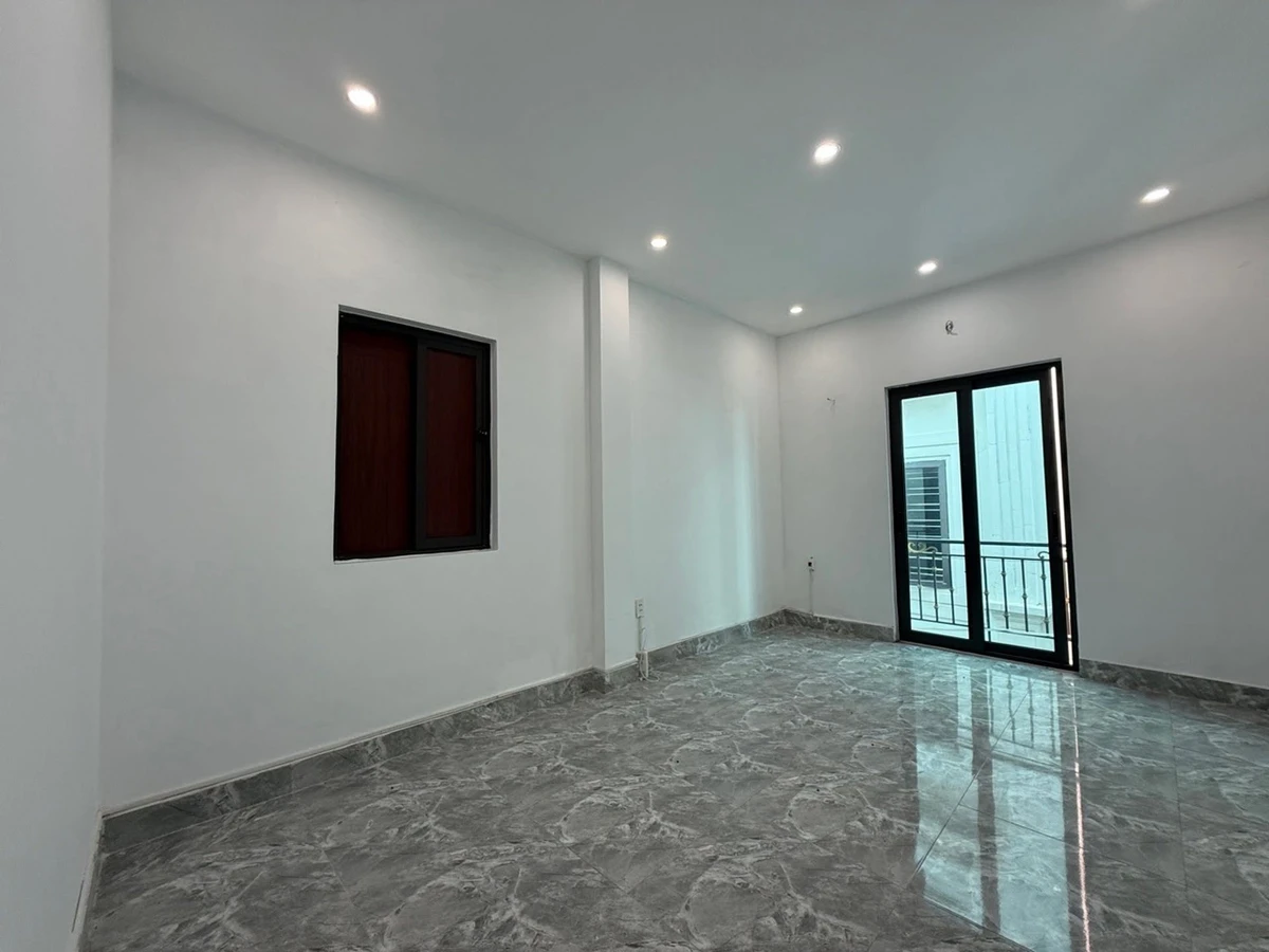 Bán nhà 30m2, 3 tầng, 3 PN, 2 WC trên đường Trần Nguyên Hãn - Ảnh thu nhỏ 3