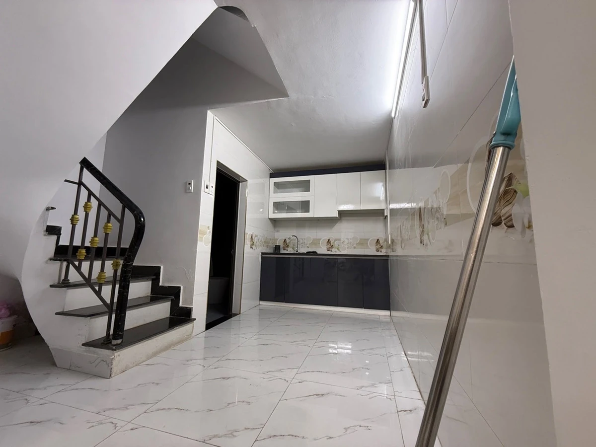 Bán nhà 30m2, 3 tầng, 3 PN, 2 WC trên đường Trần Nguyên Hãn - Ảnh thu nhỏ 2