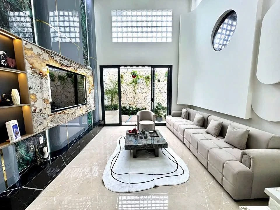 Bán nhà mặt tiền Tân Hiệp 70m2 sổ riêng 2 tỷ 5 - Ảnh 1