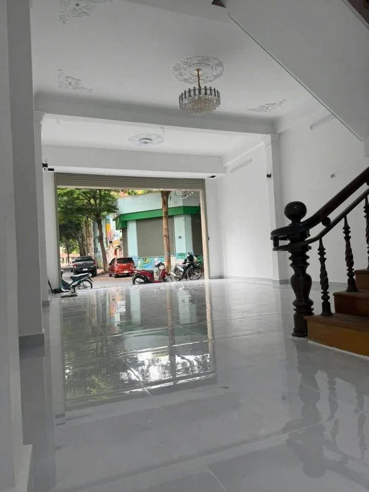 Bán nhà 3 tầng mặt tiền 96m² trung tâm Buôn Ma Thuột 15,5 tỷ - Ảnh thu nhỏ 2