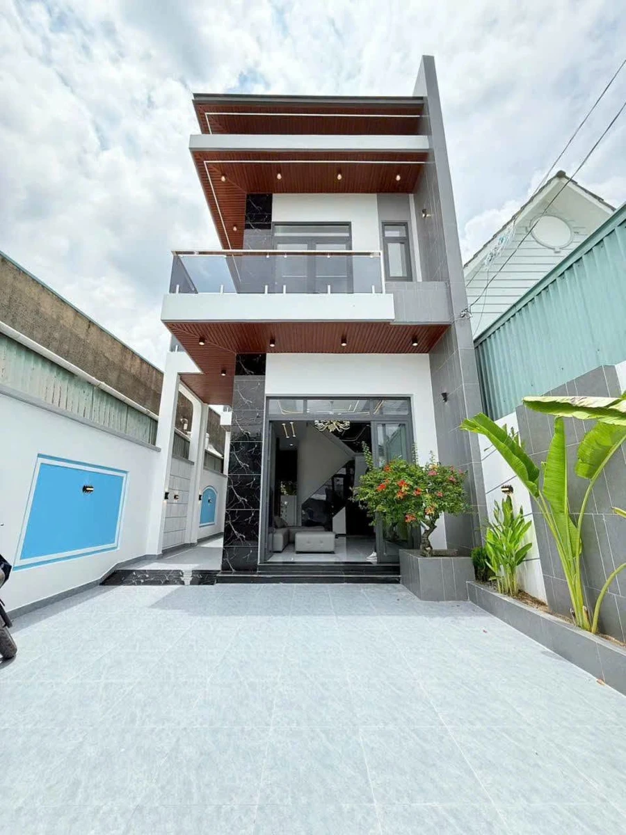 Bán gấp villa sân vườn 120m², 3PN, mặt tiền đường Đặng Văn Búp, Phước Lý, Tây Ninh - Ảnh 1