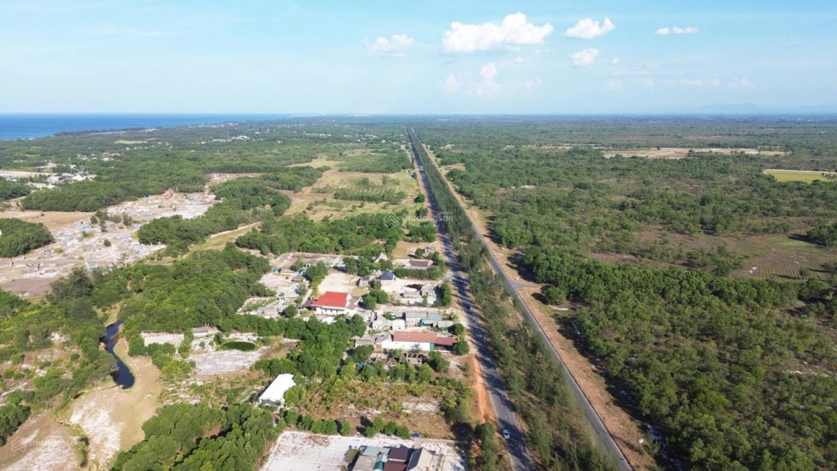 Lô đất Biển, Đối diện cổng chính khu công nghiệp Nam Cửa Việt - mặt đường trục dọc khu kinh tế - Ảnh thu nhỏ 2