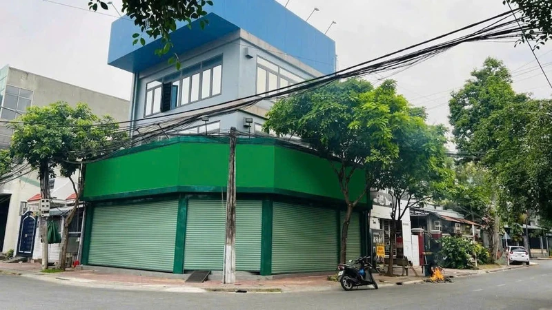 Cho thuê nhà 3 tầng góc 2 mặt tiền kinh doanh 240m2 trung tâm Thủ Dầu Một, Bình Dương