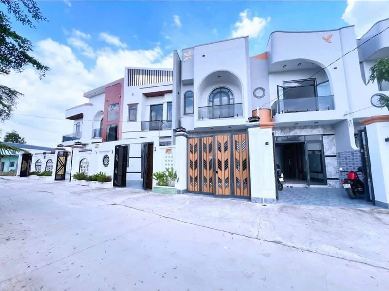 Bán nhà 1 trệt 1 lầu 3PN mặt tiền kênh Mỹ Nhơn, 140m², 2 tỷ 850