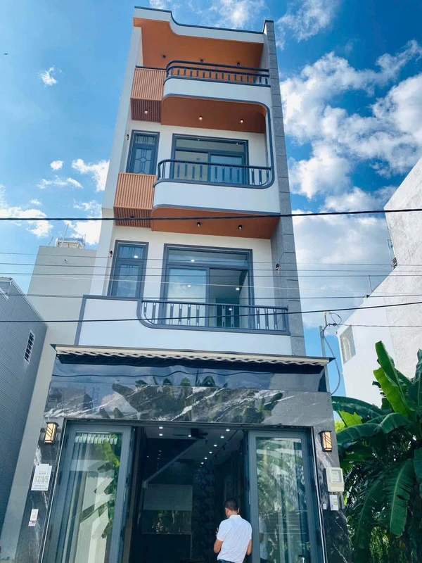 Bán nhà 4 phòng ngủ 145m2 đường Lò Lu Quận 9