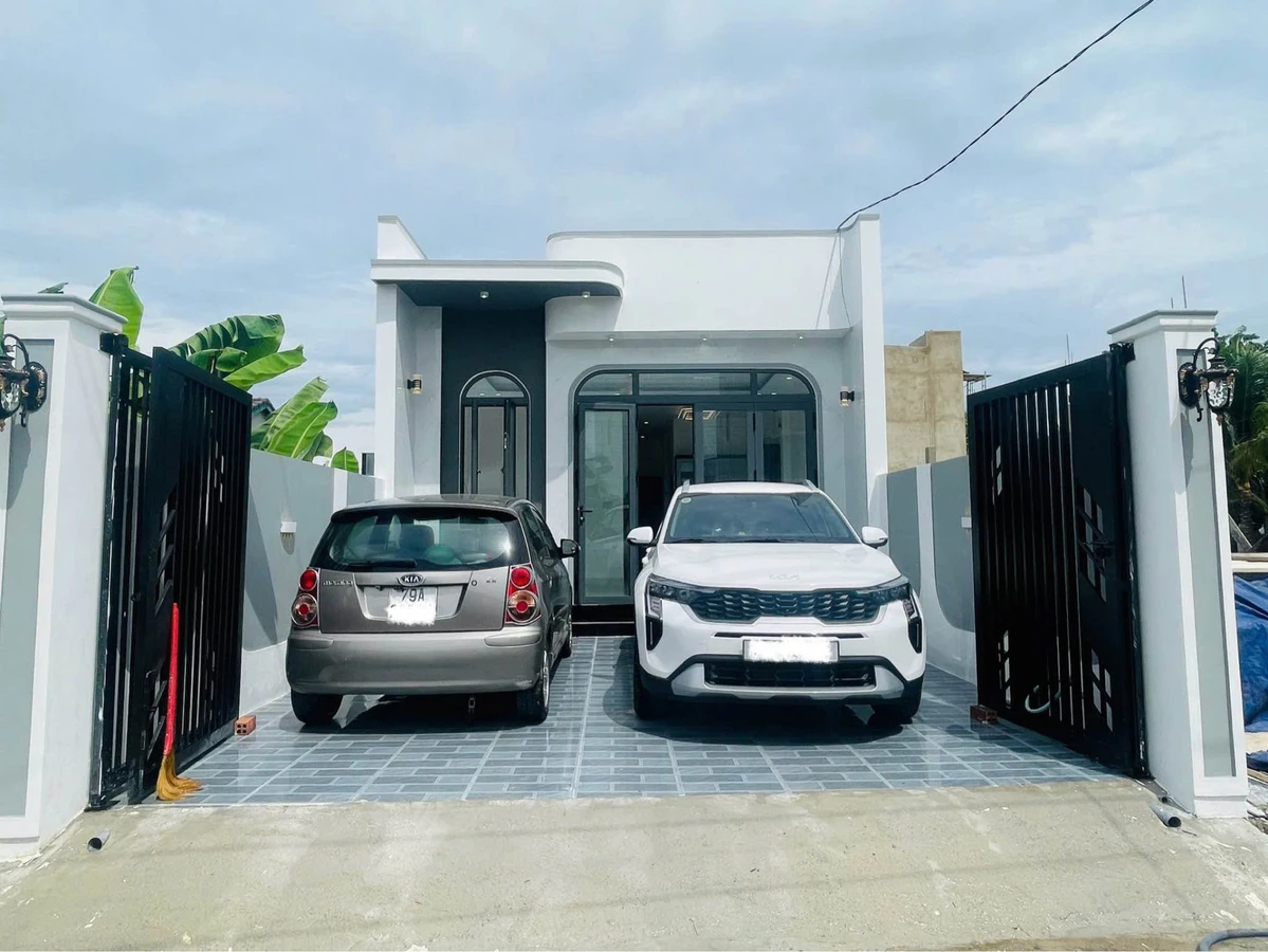 Bán nhà 3PN Diên Sơn 95.7m2, sân đậu 2 ô tô, 1 tỷ 490 triệu - Ảnh 1
