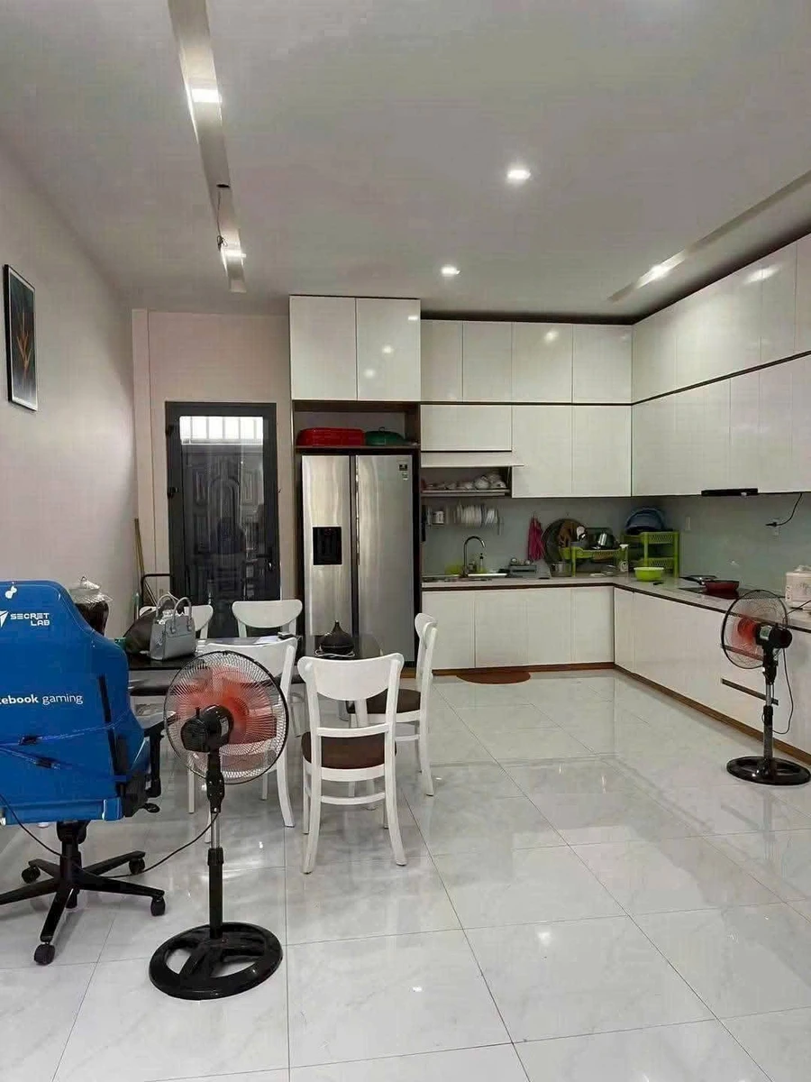 Bán nhà mặt tiền Nguyễn Tất Thành 1 trệt 2 lầu 100m2, 5,8 tỷ, Phước Nguyên, TP Bà Rịa - Ảnh thu nhỏ 3