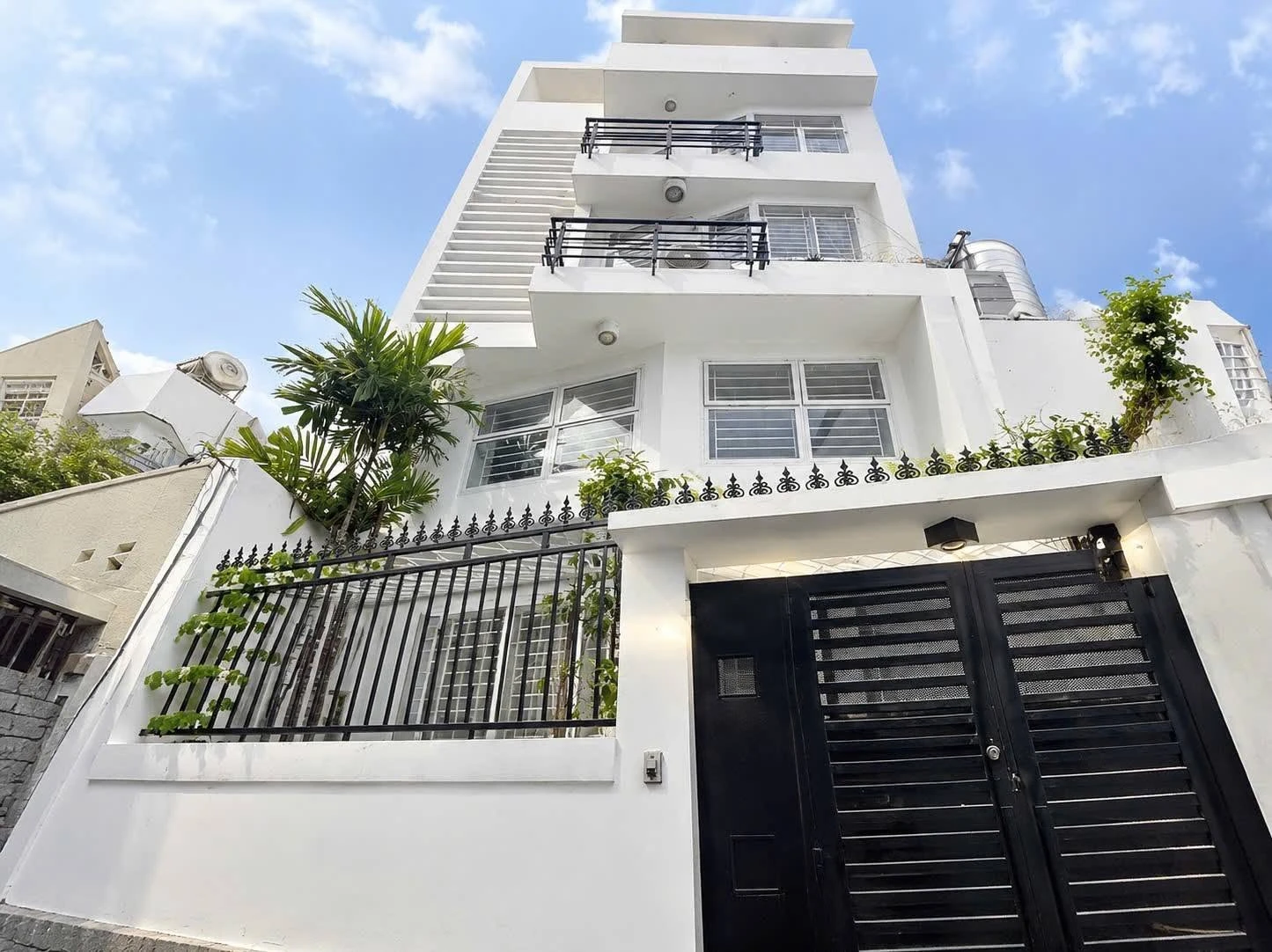 Bán nhà phố 2 PN, 48 m² mặt tiền 6 m, Quận 10 - Ảnh 1