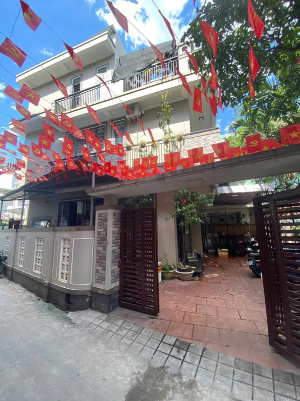 Bán nhà 3 tầng 2 mặt tiền kiệt ô tô đường Lê Quý Đôn, trung tâm Huế, 141m2