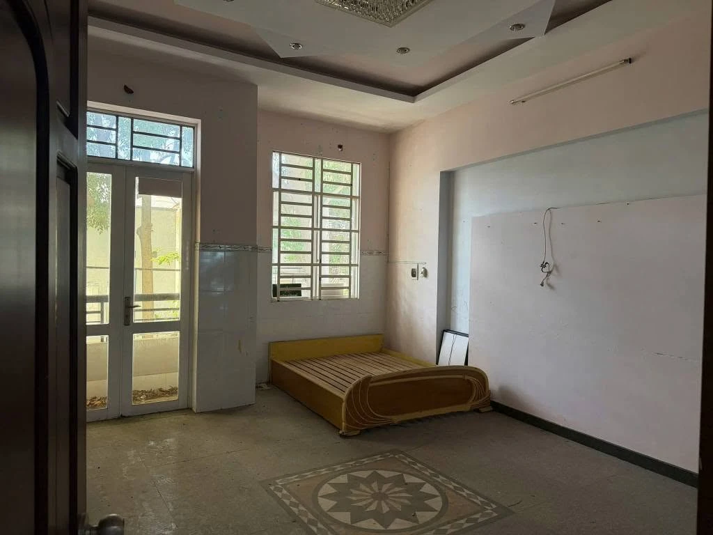 Bán nhà 1 trệt 2 lầu 4 phòng mặt tiền Huỳnh Tấn Phát Bà Rịa - Ảnh thu nhỏ 5