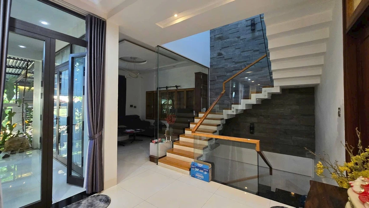 Bán biệt thự 3 tầng mặt tiền 388m² Phạm Văn Đồng - Ảnh thu nhỏ 3