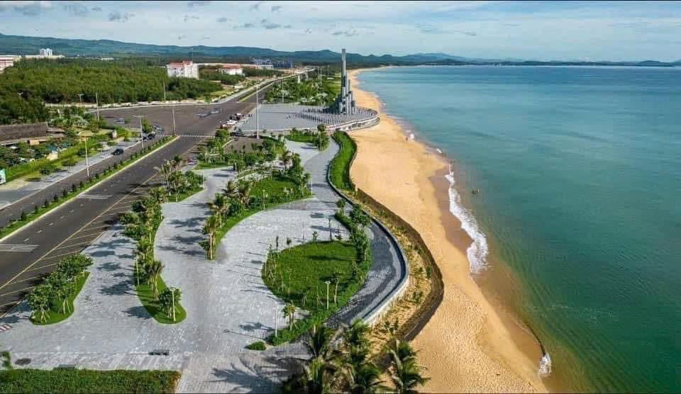Bán khách sạn mặt tiền Đại Lộ Hùng Vương, 92.5m2, Đắk Lắk