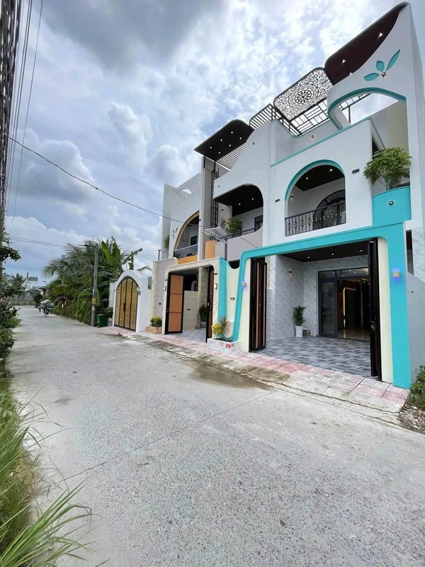 Bán nhà 1 lầu 3 PN, 95 m2 giá 2 tỷ Long An
