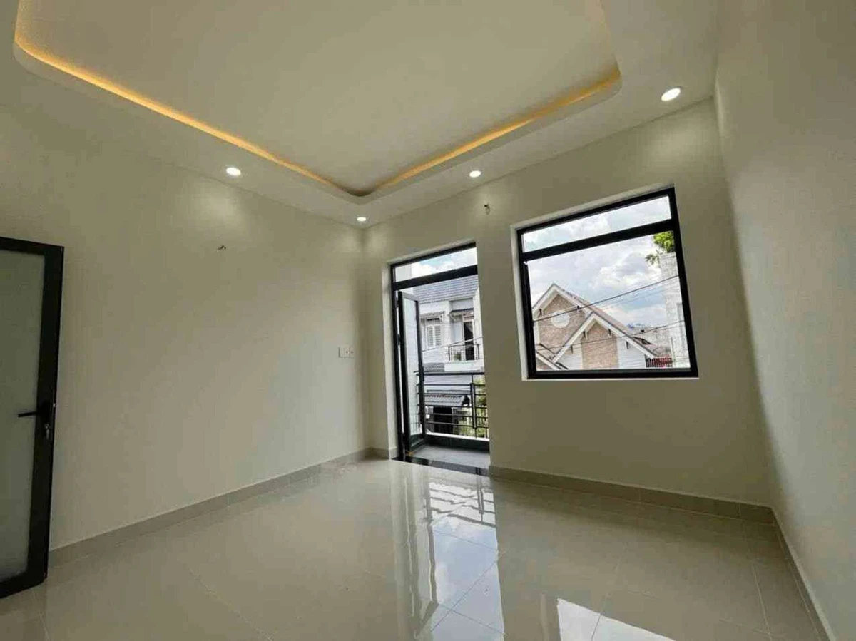Bán nhà 2 tầng 140m2 đường Nguyễn Văn Bứa, Hóc Môn, 3PN 2WC, giá 5,45 tỷ - Ảnh thu nhỏ 4