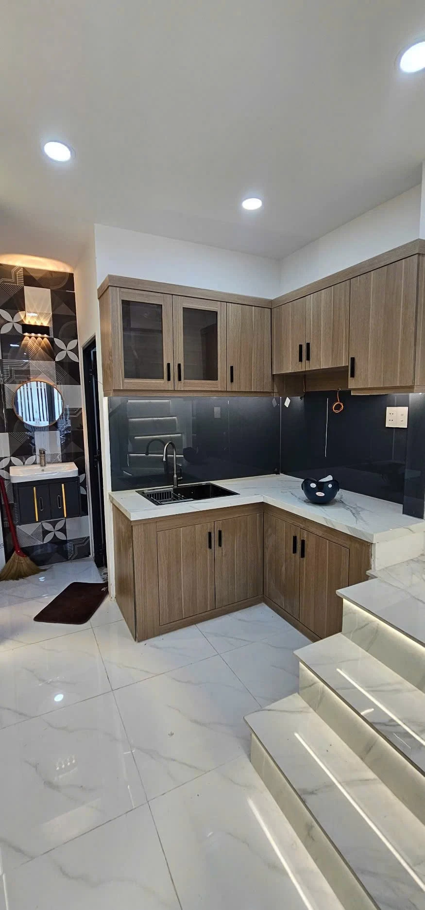 Bán nhà mặt tiền 2,5x8m trệt lầu 2PN 2WC đường 8B gần chợ Bình Long giá 2,85 tỷ - Ảnh 1