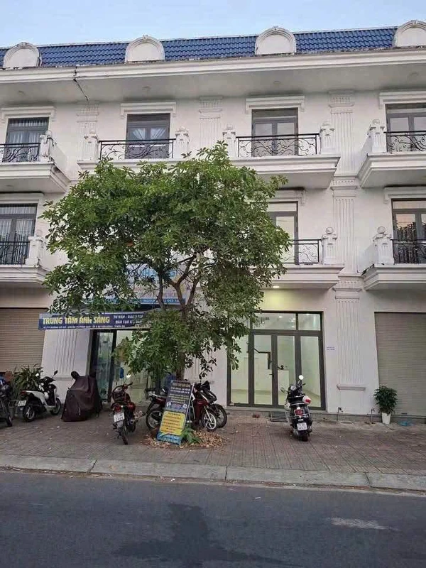 Cho thuê nhà 1 trệt 2 lầu 220m2, 4 phòng ngủ, 9 triệu/tháng tại KDC Phương Nam, Bến Tre