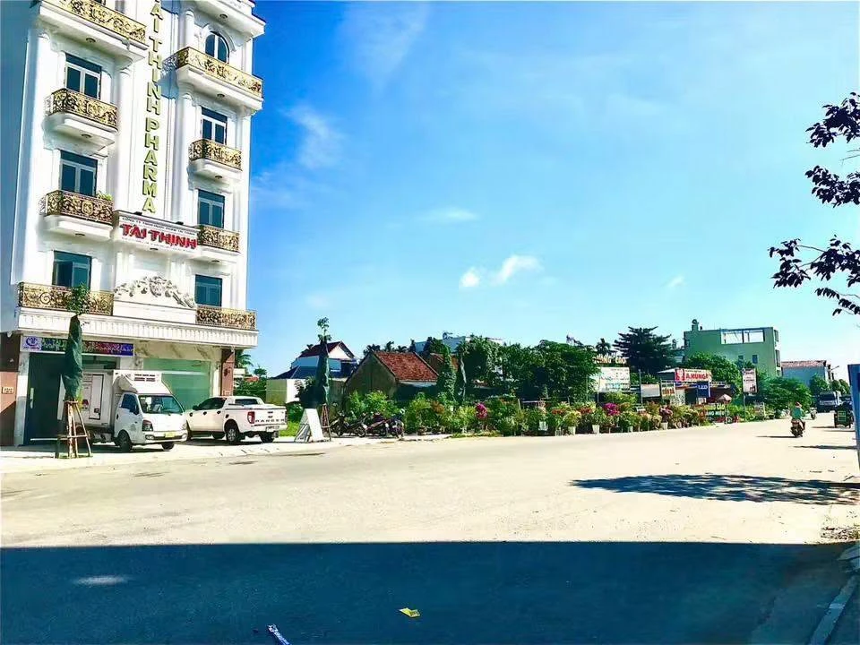 Bán nhà Lê Thánh Tôn 10x18m, 2 lô liền kề, 7 tỷ - Ảnh 1