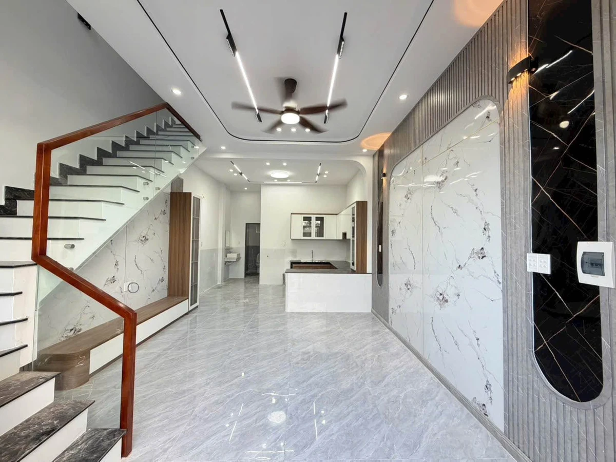 Bán nhà lầu 72m² mặt đường Hương Lộ 15, Tân Uyên, 1 tỷ 690 - Ảnh thu nhỏ 2
