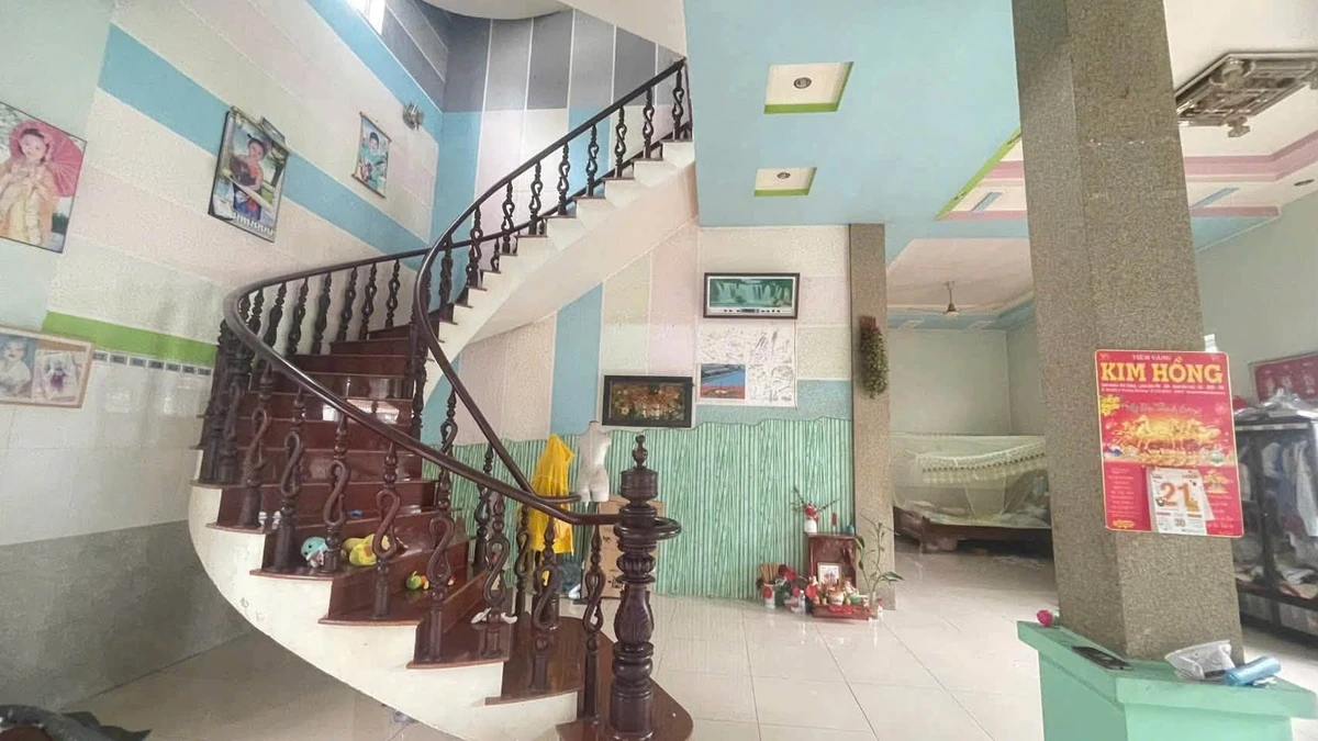 Bán nhà lầu và 10 căn trọ mặt tiền ĐT 741, 1000m2, phường Hòa Lợi, giá 11 tỷ - Ảnh thu nhỏ 2