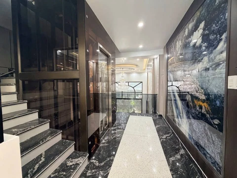 Bán nhà 5 tầng 90m2 có thang máy mặt đường tuyến 2 Hồ Sen Nguyễn Văn Linh giá 11,2 tỷ - Ảnh thu nhỏ 4