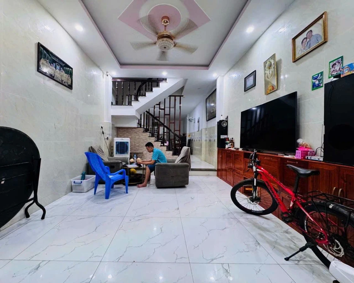 Bán nhà 3 tầng 4PN đường Thoại Ngọc Hầu, Tân Phú, 4x18,3m giá 9,2 tỷ - Ảnh thu nhỏ 2