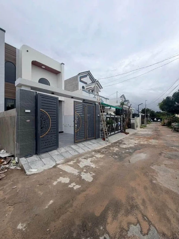 Bán nhà lầu Long Điền 80m2 3 phòng ngủ 2 tỷ 490