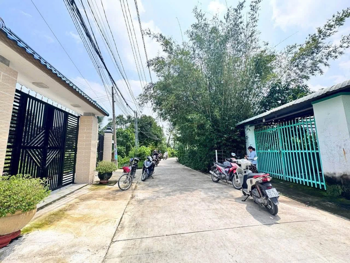 Bán nhà bê tông kiên cố 4,5x27m, 2PN, gần thị trấn Đức Hòa, giá 1,35 tỷ - Ảnh thu nhỏ 3