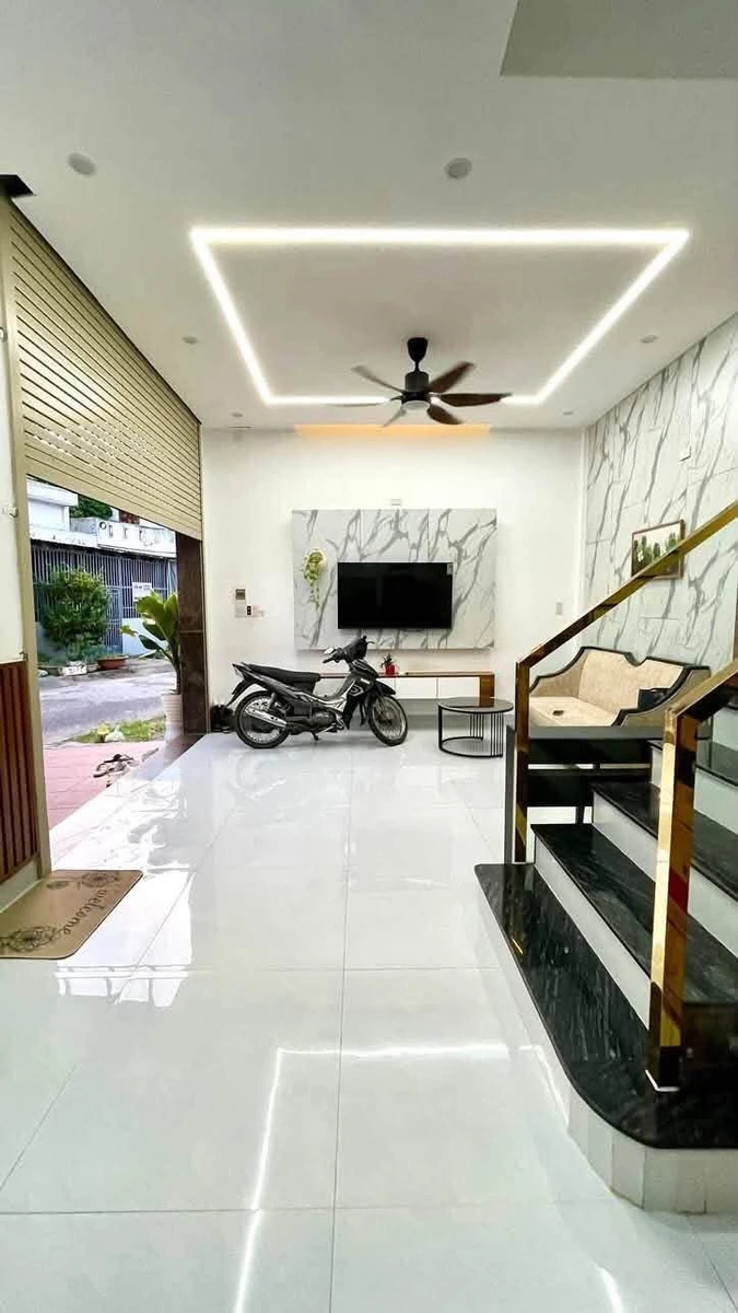 Bán nhà 3 tầng mặt tiền Lê Thanh Nghị, Quy Nhơn, 45m², 3.9 tỷ - Ảnh thu nhỏ 3