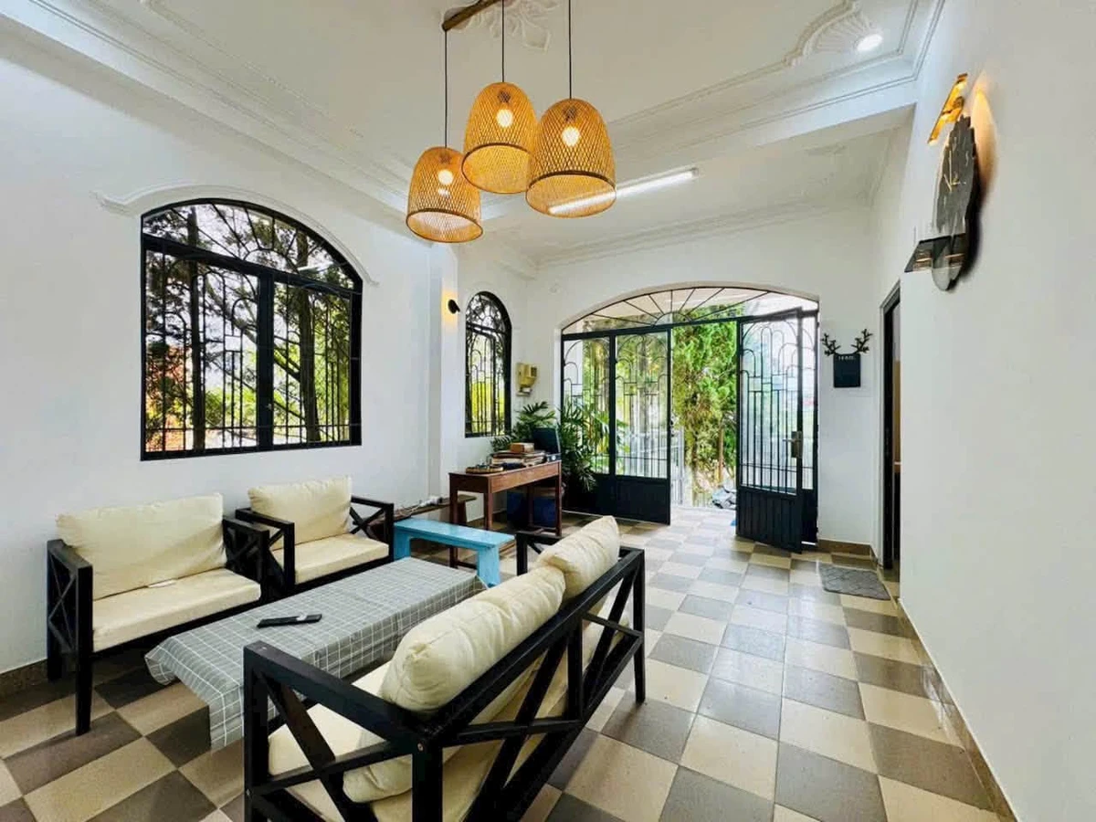 Bán nhà phố 2 tầng 96m2 đường Nguyễn Văn Trỗi, Phường 2, Đà Lạt giá 8,5 tỷ - Ảnh thu nhỏ 3