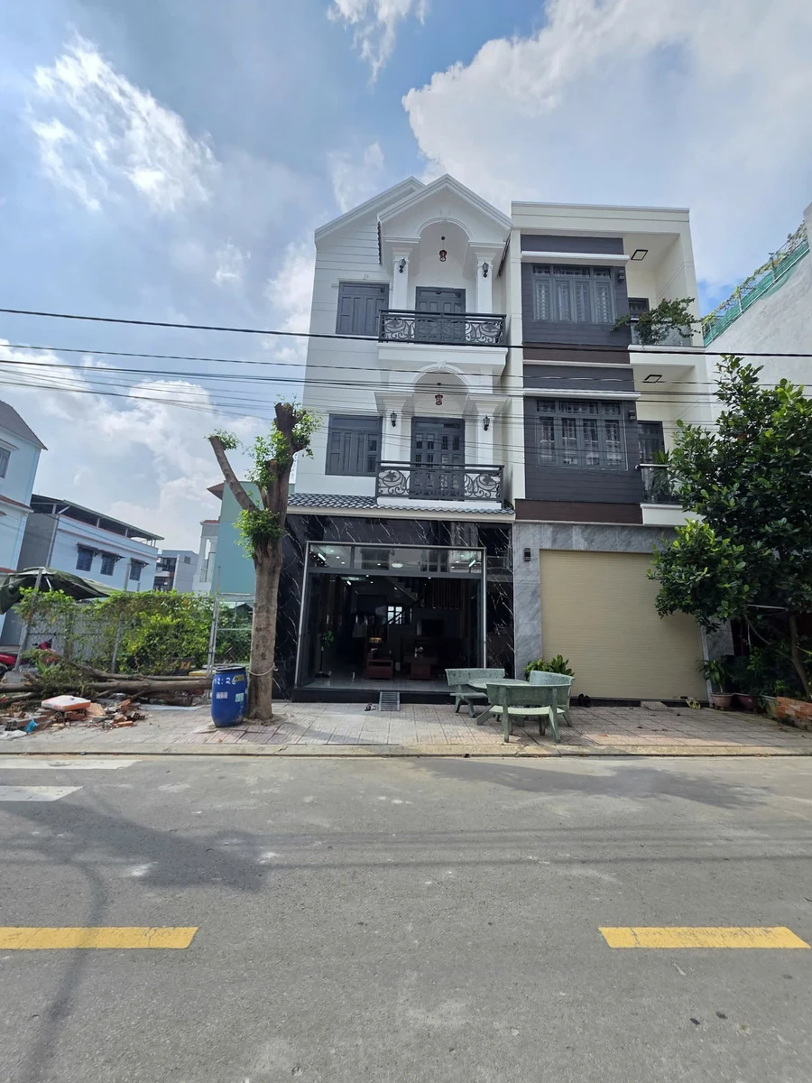 Bán nhà 2 lầu 72,6m2 5,9 tỷ Tân Đông Hiệp - Ảnh 1