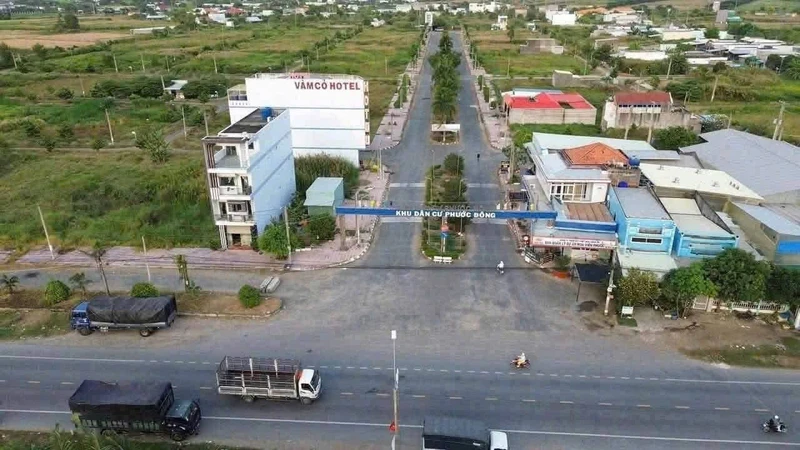Bán đất lô góc 200m2 KDC Phước Đông, Cần Đước, Long An giá 1,6 tỷ