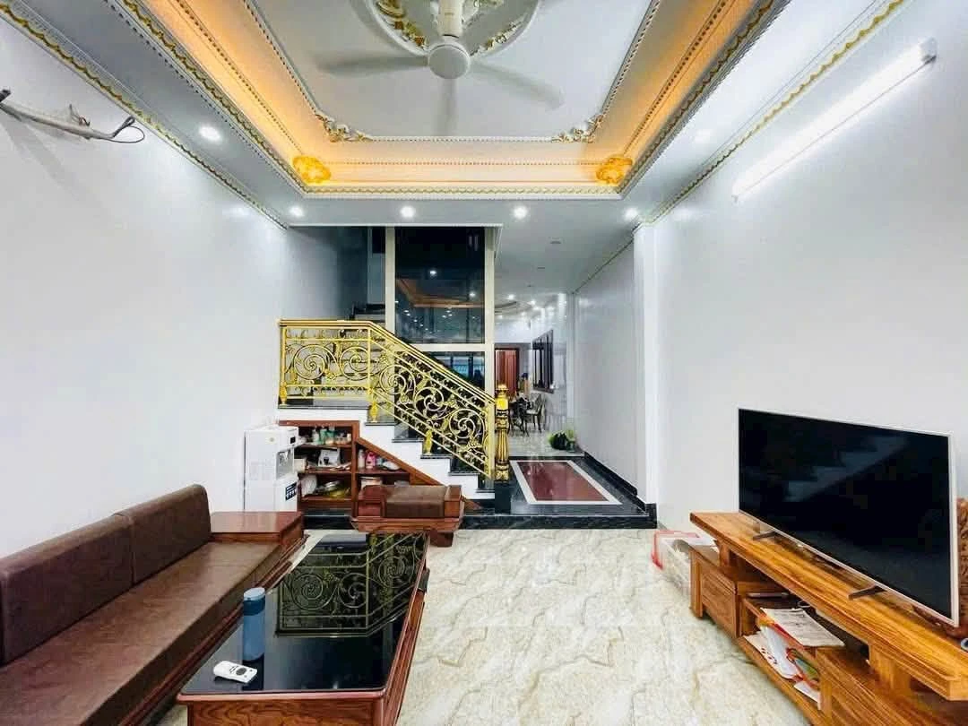 Bán nhà 4 tầng 110m² mặt đường Trung Hành, Hải Phòng - Ảnh 1