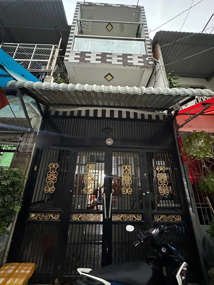 Bán nhà hẻm xe hơi Lạc Long Quân Quận 11, 3 tầng 3,2x13m, giá 6,7 tỷ - Ảnh 1