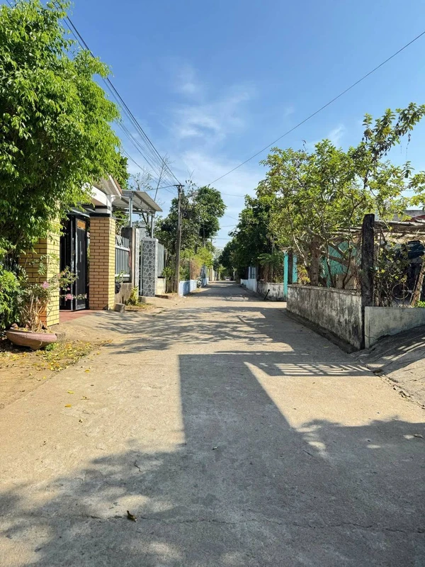 Bán lô đất mặt tiền ĐT743 2599m2 có dãy trọ 20 phòng, phường Dĩ An, Bình Dương 10ty350tr