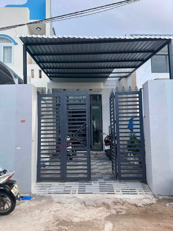 Bán nhà 3 tầng 170m² Nha Trang gần biển 3x40m