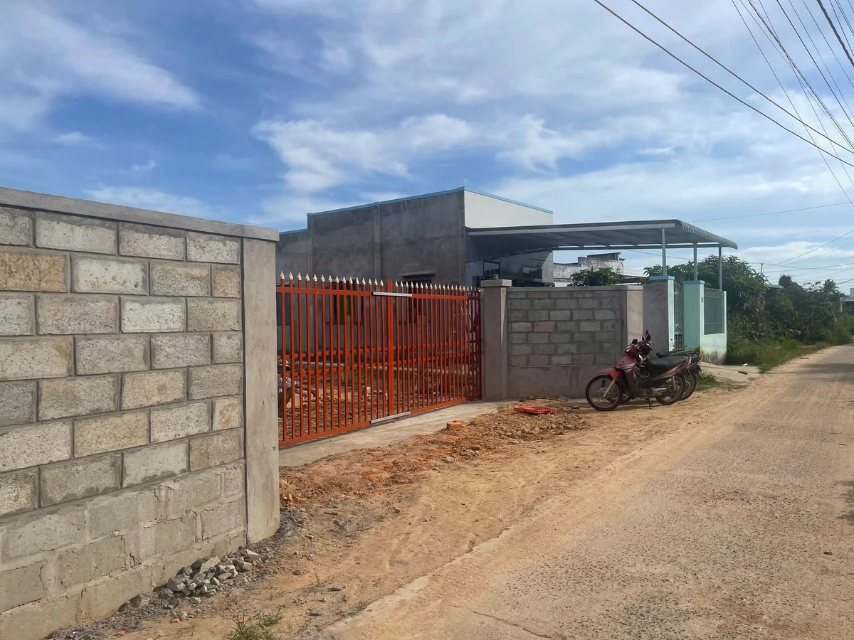 Bán đất 100m² thổ cư mặt tiền Nhà Bè, sổ hồng riêng - Ảnh 1