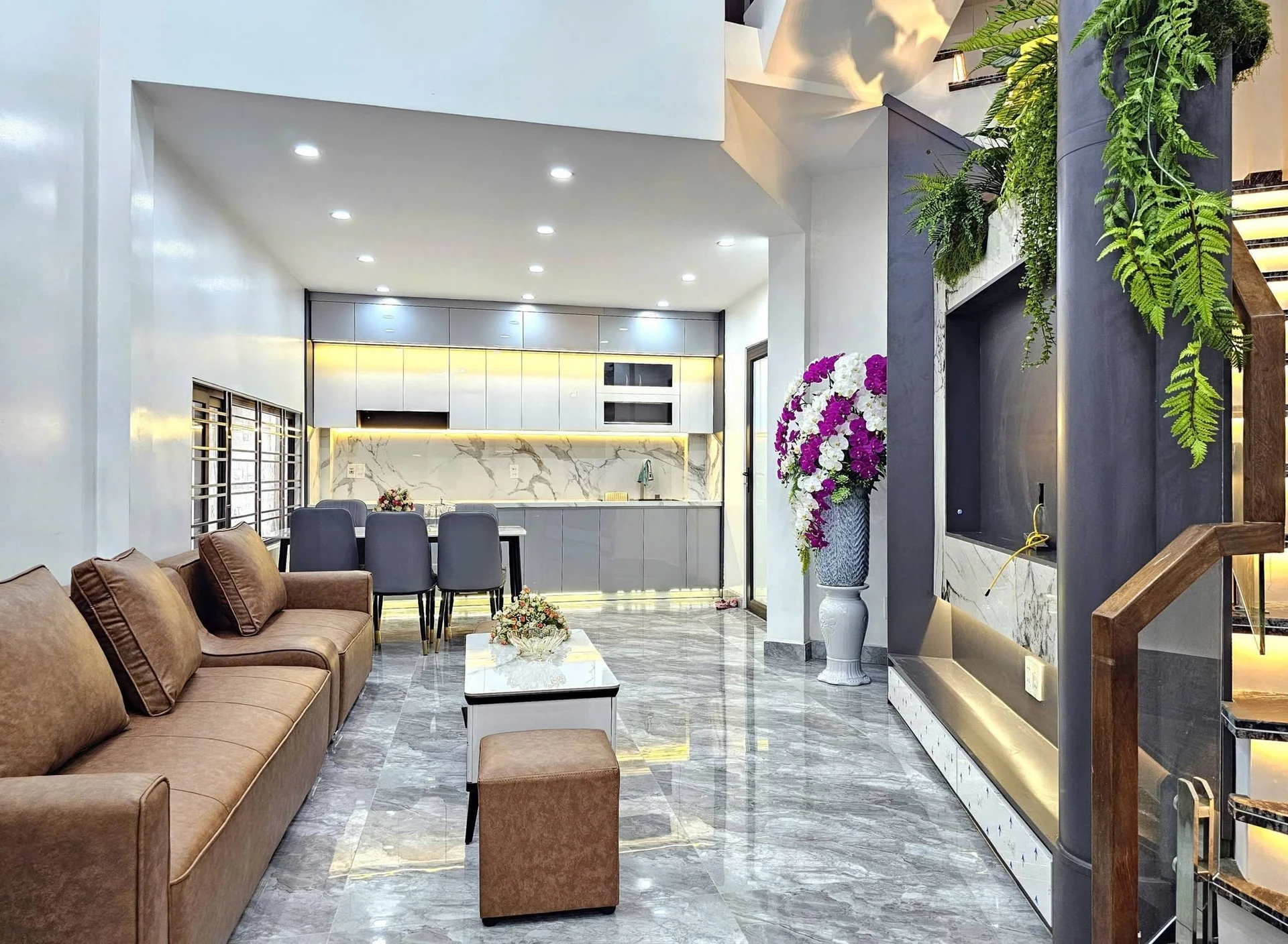 Bán nhà mặt ngõ 46m2 Trần Nguyên Hãn, Quận 1 - Ảnh 1