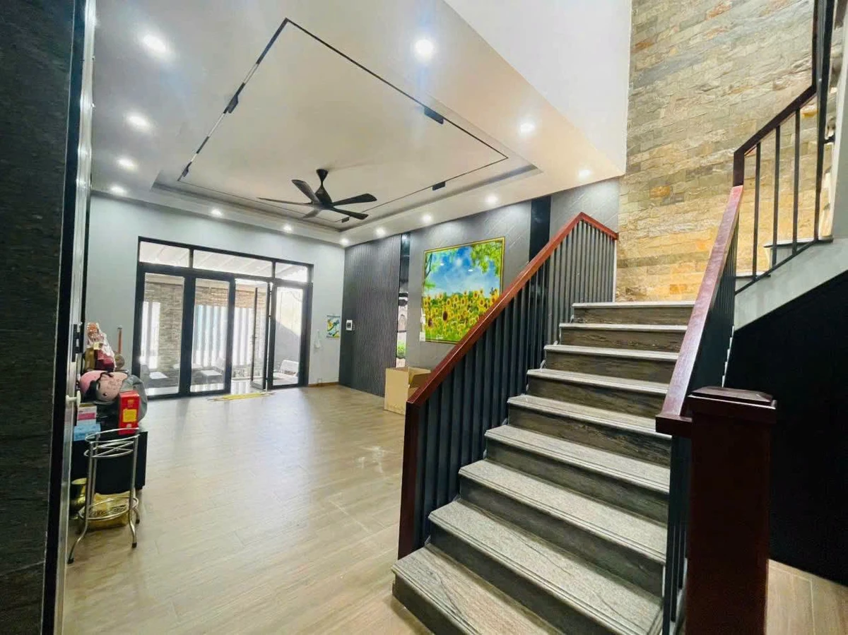 Bán biệt thự hiện đại 200m2, 4 PN tại Tân Phong, 8 tỷ 300 triệu - Ảnh thu nhỏ 4