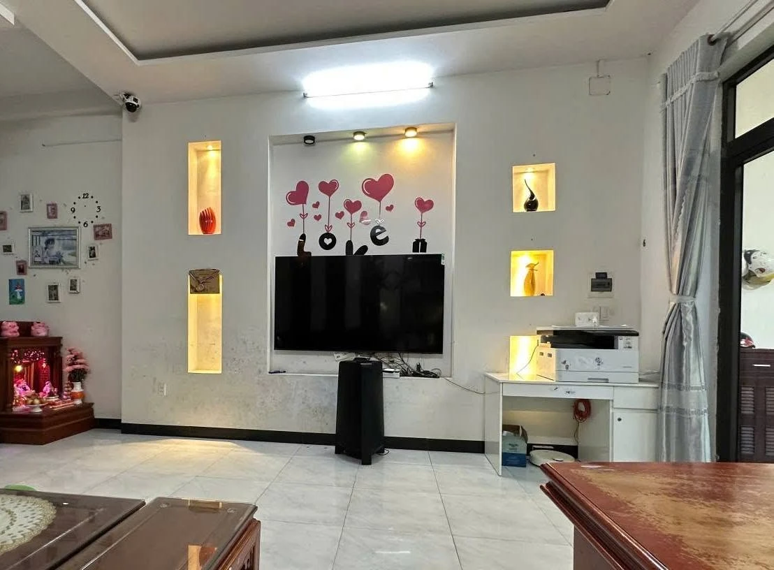 Bán nhà mặt tiền 3 tầng 210m² Hoà Minh - Ảnh 1