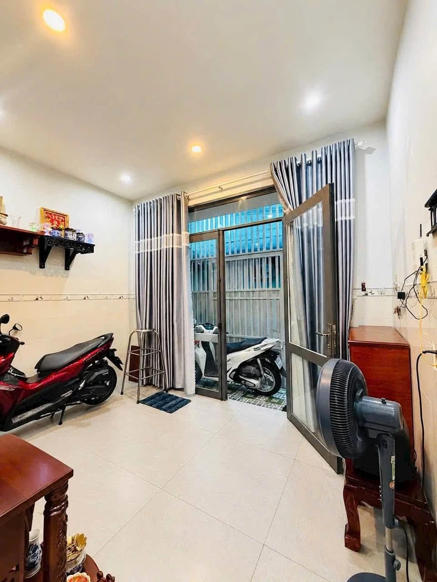 Bán nhà SHR 2 mặt tiền 4PN Quận 12, 2 tỷ - Ảnh 1
